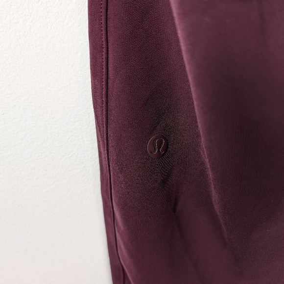 Lululemon On The Fly Jogger Woven Color: Cassis Size: 4 - Picture 3 of 5